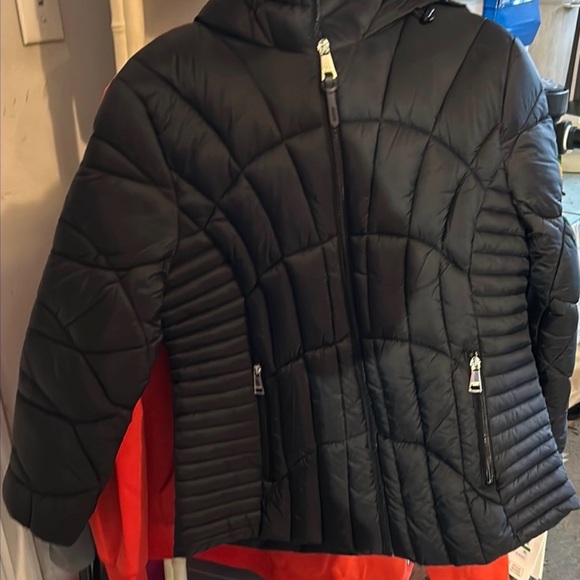 NWT Women’s Small DKNY Black Quilted Jacket with Hood - Picture 11 of 11